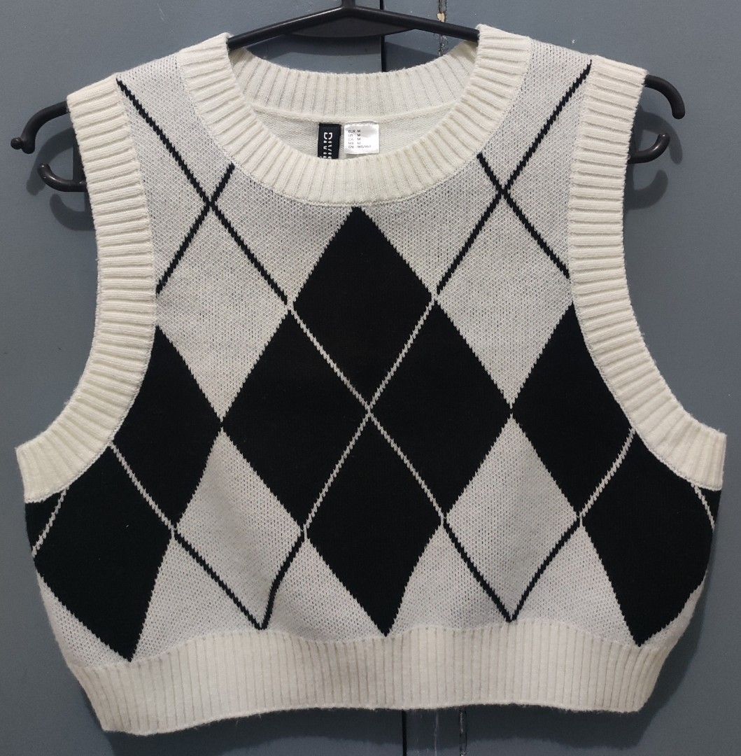 Sleeveless knit sweater vest (Category: Others Tops) located in San Pedro. Submitted by gladyduza (Listing ID 1364039667, Image 2). Description: Bought in Japan 🤍 RFS need to declutter 😭.