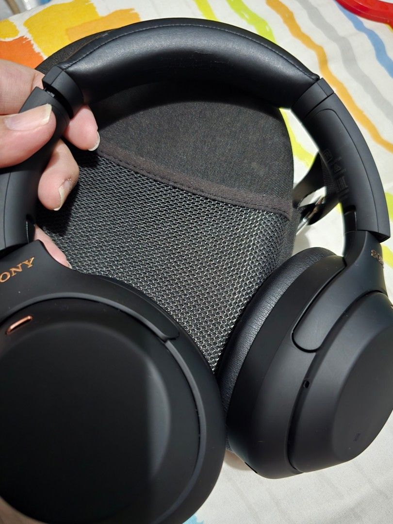 Sony XM4 (Category: Headphones & Headsets) located in Valenzuela. Submitted by kitz27 (Listing ID 1363988143, Image 1). Description: Selling my Sony XM4 No cable included No box Cod only.