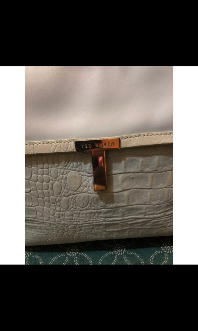 Ted Baker Light Blue Bag (Category: Luxury Bags & Wallets) located in Las Pinas. Submitted by kashireadsbookstore (Listing ID 1364003335, Image 2). Description: .