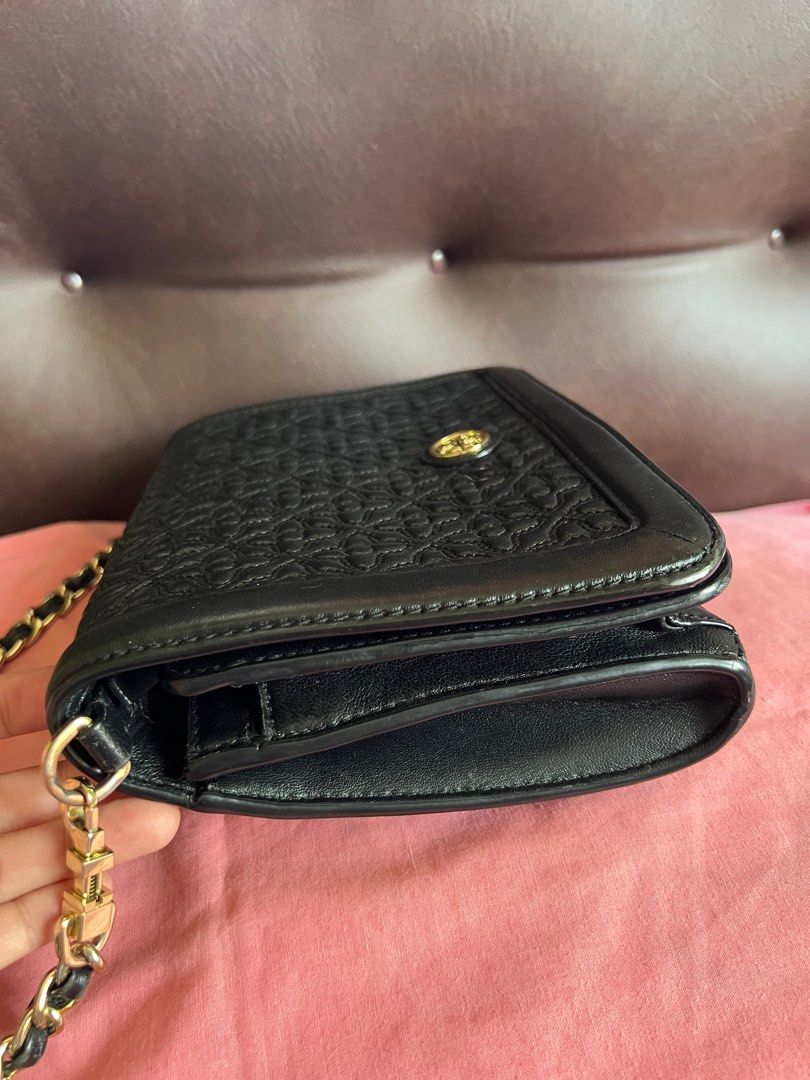 Tory burch black leader amanda (Category: Luxury Bags & Wallets) located in Saravia. Submitted by clynlyn (Listing ID 1363931998, Image 2). Description: Authentic pre loved.