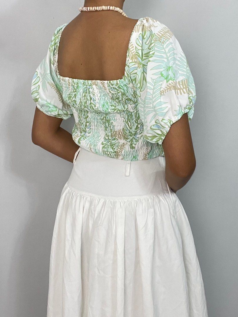 Tropical puffsleeve summer top (Category: Others Tops) located in Antipolo. Submitted by decluttering.thrifts (Listing ID 1363946852, Image 3). Description: Size: S-M | leafy green overlap smocked puff sleeve top Bust up to 38”.