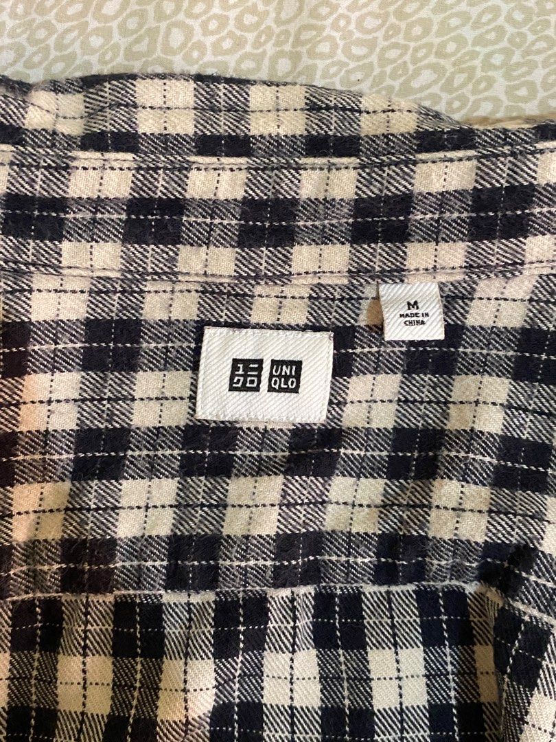 Uniqlo Checkered Longsleeve Polo (Category: Longsleeves) located in Makati City. Submitted by rfmmn (Listing ID 1363884963, Image 3). Description: RFS: Decluttering Super fave longsleeve polo ko to. Di na lang kasiya sa akin.