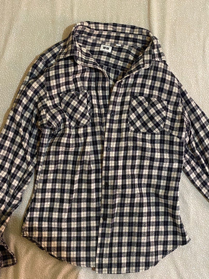 Uniqlo Checkered Longsleeve Polo (Category: Longsleeves) located in Makati City. Submitted by rfmmn (Listing ID 1363884963, Image 2). Description: RFS: Decluttering Super fave longsleeve polo ko to. Di na lang kasiya sa akin.