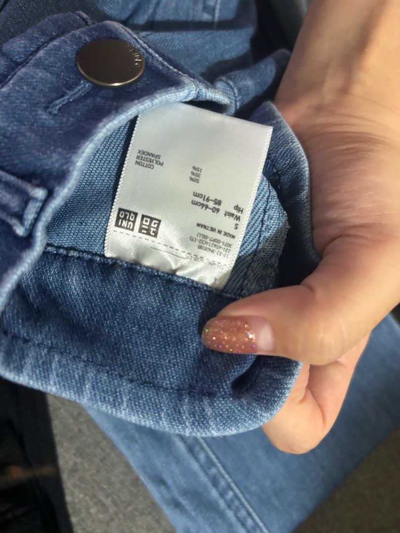UNIQLO Cropped Jeans (Category: Jeans) located in Manila. Submitted by declutteringsale_ (Listing ID 1364001613, Image 3). Description: 350 each (Light Blue, Dark Blue, Black) Cropped .