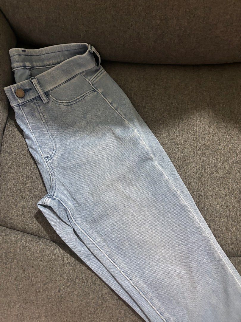 UNIQLO Cropped Jeans (Category: Jeans) located in Manila. Submitted by declutteringsale_ (Listing ID 1364001613, Image 1). Description: 350 each (Light Blue, Dark Blue, Black) Cropped .