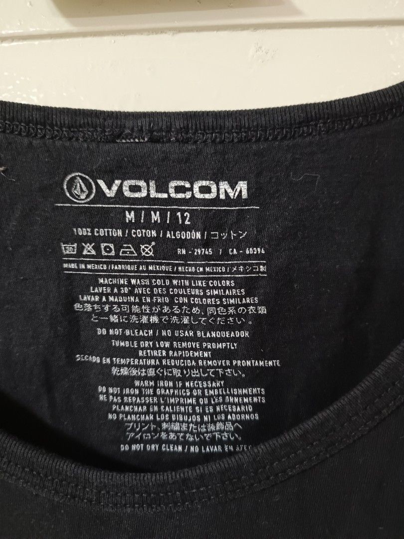 Volcom Tank Top (Category: Activewear) located in San Pablo. Submitted by 1017Shop (Listing ID 1363966888, Image 2). Description: Volcom Tank Top Medium 20x26 Excellent Condition No Issues 10/10 Color Rate 250+SF 📩📩📩 MAKE READING A HABIT‼️.
