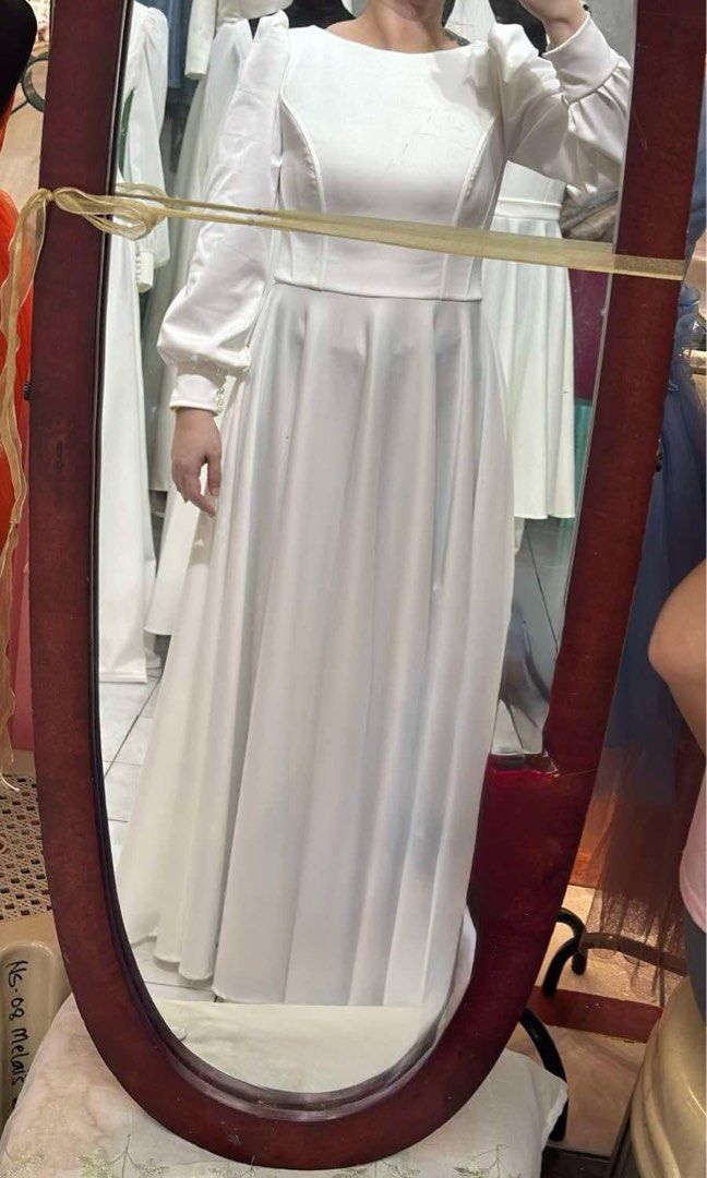 White gown (Category: Evening dresses & gowns) located in Cainta. Submitted by ZPeyyy (Listing ID 1363944601, Image 1). Description: Waist- 30inches Bust- 36inches Length- 55inches Slightly stretchable Once lng nagamit. .