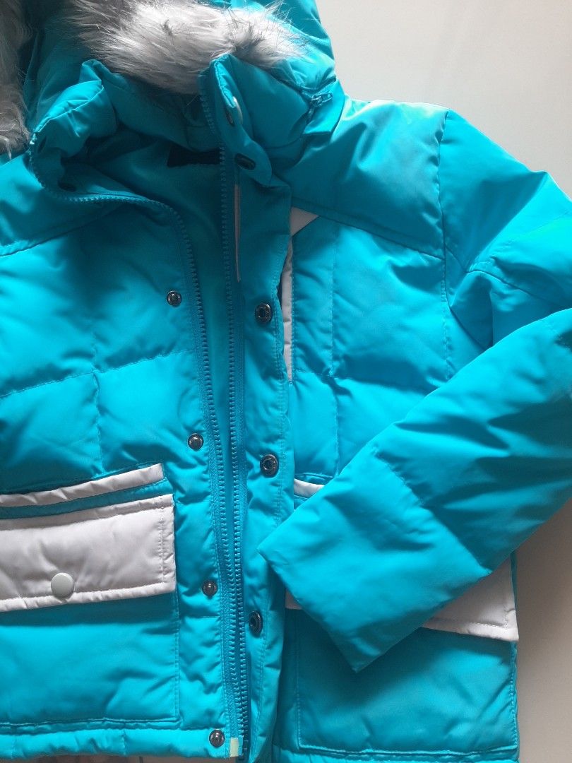 Winter Down Jacket (Category: Babies & Kids Fashion) located in Puchong. Submitted by shadysoffy (Listing ID 1363942222, Image 3). Description: - fit best 4-6 years old - suitable for boy or girl - picture girl model: age 7, height 120cm, weight 27kg--> snug fit - detachable hood - can be used as ski outer layer,with pocket for ski pass - high-quality material that keep your kids warm in temperatures at or below 0 degrees. - duck down fillings - 