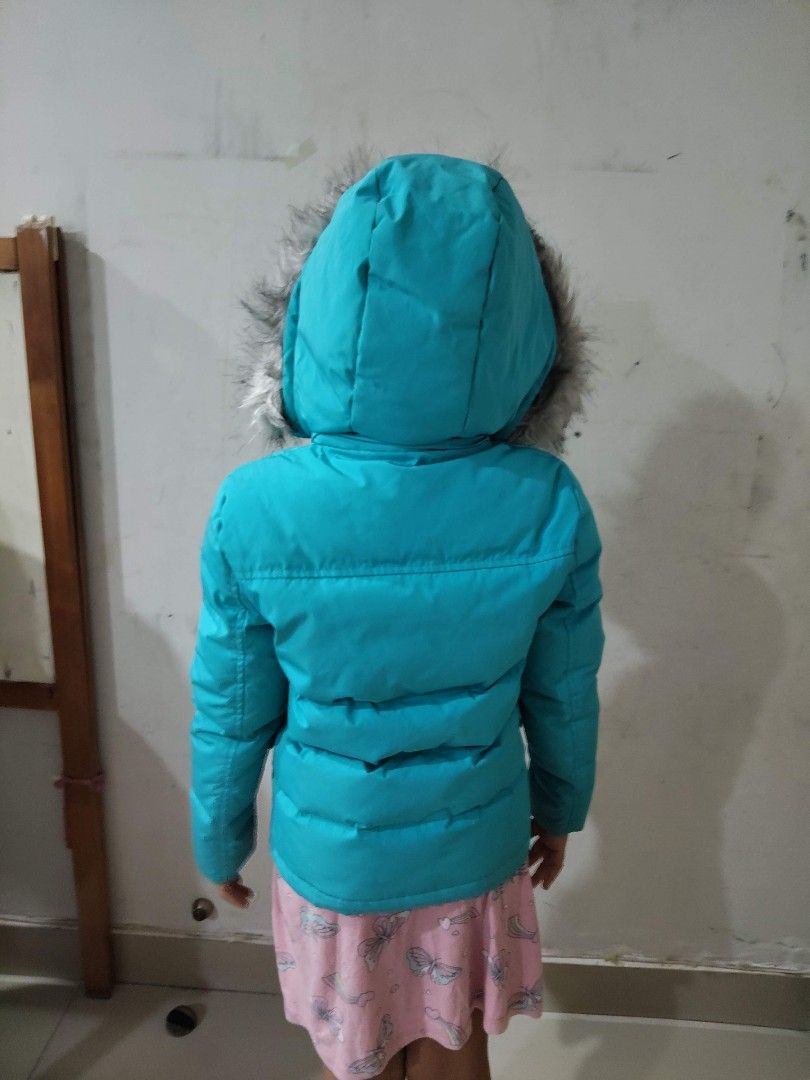 Winter Down Jacket (Category: Babies & Kids Fashion) located in Puchong. Submitted by shadysoffy (Listing ID 1363942222, Image 2). Description: - fit best 4-6 years old - suitable for boy or girl - picture girl model: age 7, height 120cm, weight 27kg--> snug fit - detachable hood - can be used as ski outer layer,with pocket for ski pass - high-quality material that keep your kids warm in temperatures at or below 0 degrees. - duck down fillings - 