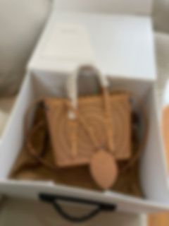 (Kategori: ) berada di . Dikirim oleh bag_shitluxury (ID iklan 1363946142, Gambar 1). Deskripsi: .