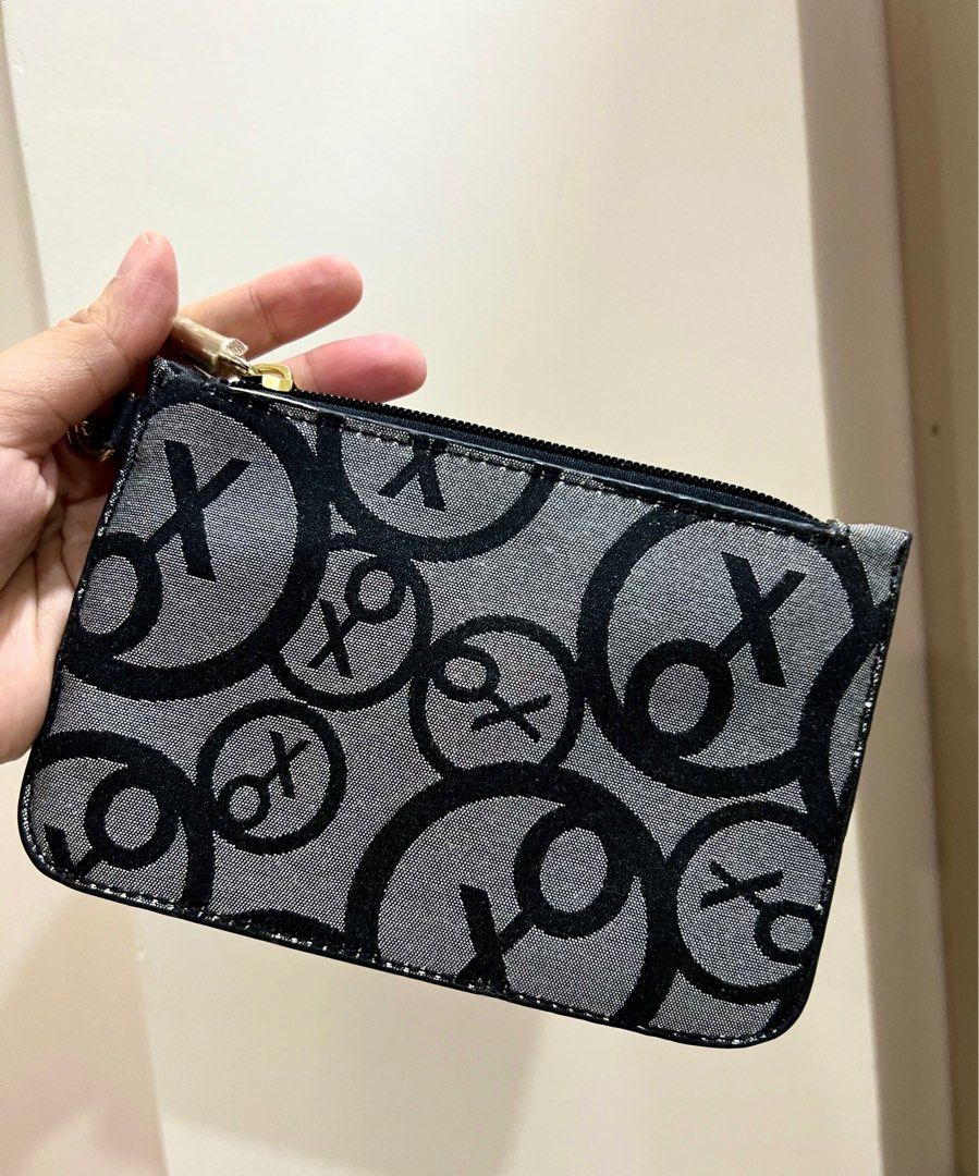 Xoxo Classic Wallet (Category: Wallets & Card holders) located in Manila. Submitted by jennystuff (Listing ID 1363940174, Image 2). Description: 101% Original Xoxo Wallet Bought but haven’t used. Stored in cabinet only. Zipper puller still with plastic. Inside is clean..