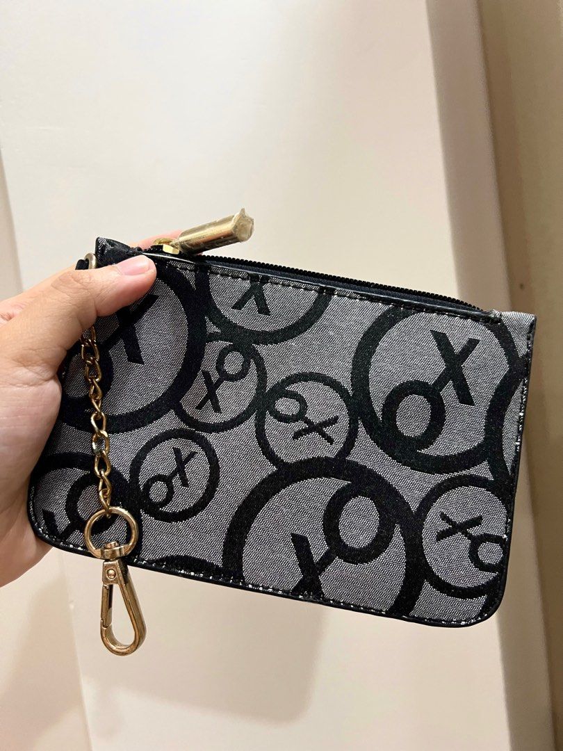 Xoxo Classic Wallet (Category: Wallets & Card holders) located in Manila. Submitted by jennystuff (Listing ID 1363940174, Image 1). Description: 101% Original Xoxo Wallet Bought but haven’t used. Stored in cabinet only. Zipper puller still with plastic. Inside is clean..