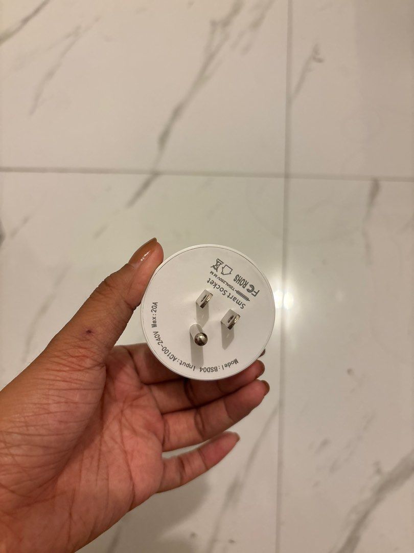 16a wifi smart plug adaptor (Category: Electrical, Adaptors & Sockets) located in Mandaluyong City. Submitted by anneiou (Listing ID 1364206904, Image 2). Description: • never used, opened lang • doesn't fit my aircon socket.