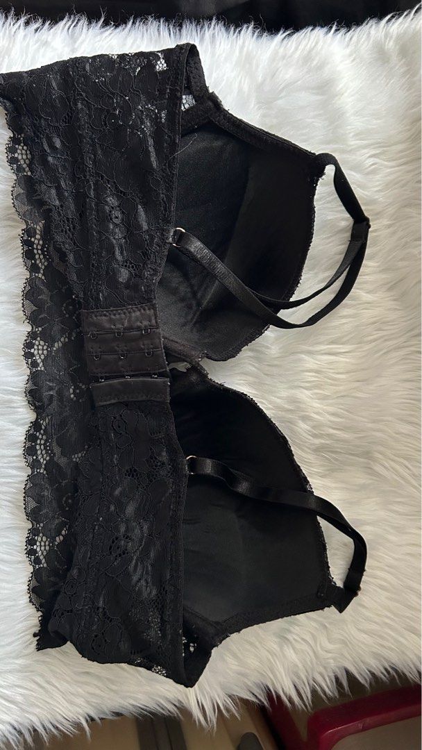36C Marilyn Monroe Lace Bra (Category: Undergarments & Loungewear) located in Quezon City. Submitted by secondglanceph (Listing ID 1364105613, Image 2). Description: In good condition With push up pads .