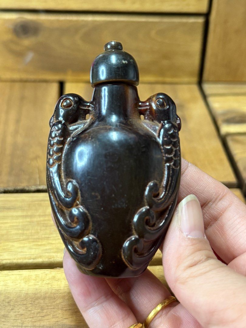中文品名：牛角刻「婆羅心經」鼻煙壺