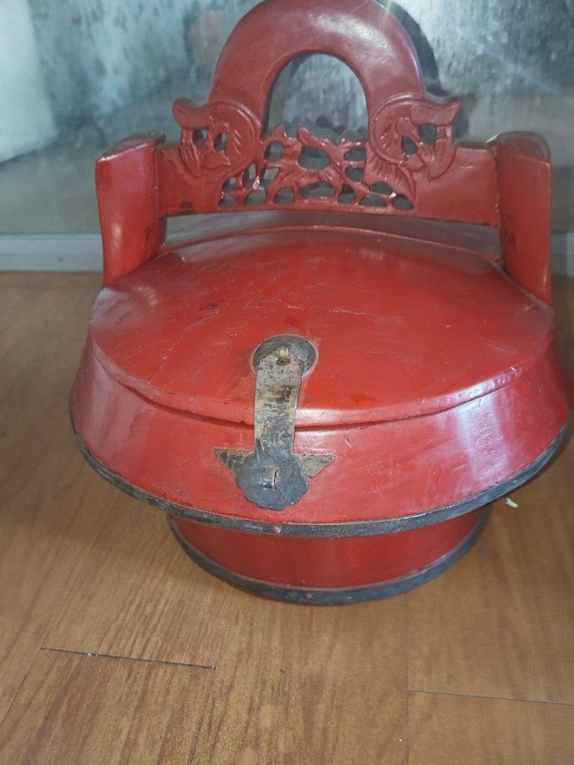Antiques Wood Cookware (Category: Bakeware) located in Quezon City. Submitted by kuuselasy53849 (Listing ID 1364119516, Image 1). Description: just saw this in the house and i dont know what is this and also the purpose of this hehhehe. very old. pick up at tomas morato q.c.