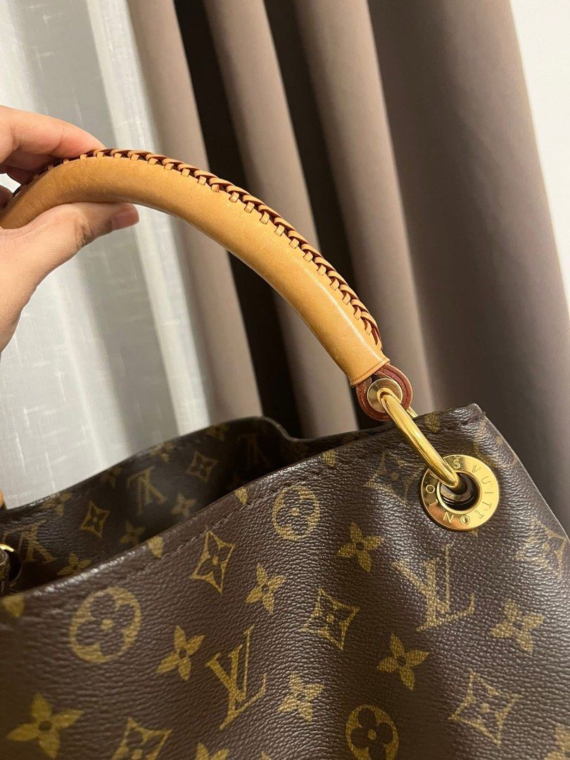Authentic LV Artsy Monogram shoulder bag (Category: Luxury Bags & Wallets) located in Quezon City. Submitted by jhaediah (Listing ID 1364226458, Image 2). Description: A condition w dustbag and organizer MM classic Minimal sign of wear still in very good condition code : 5.