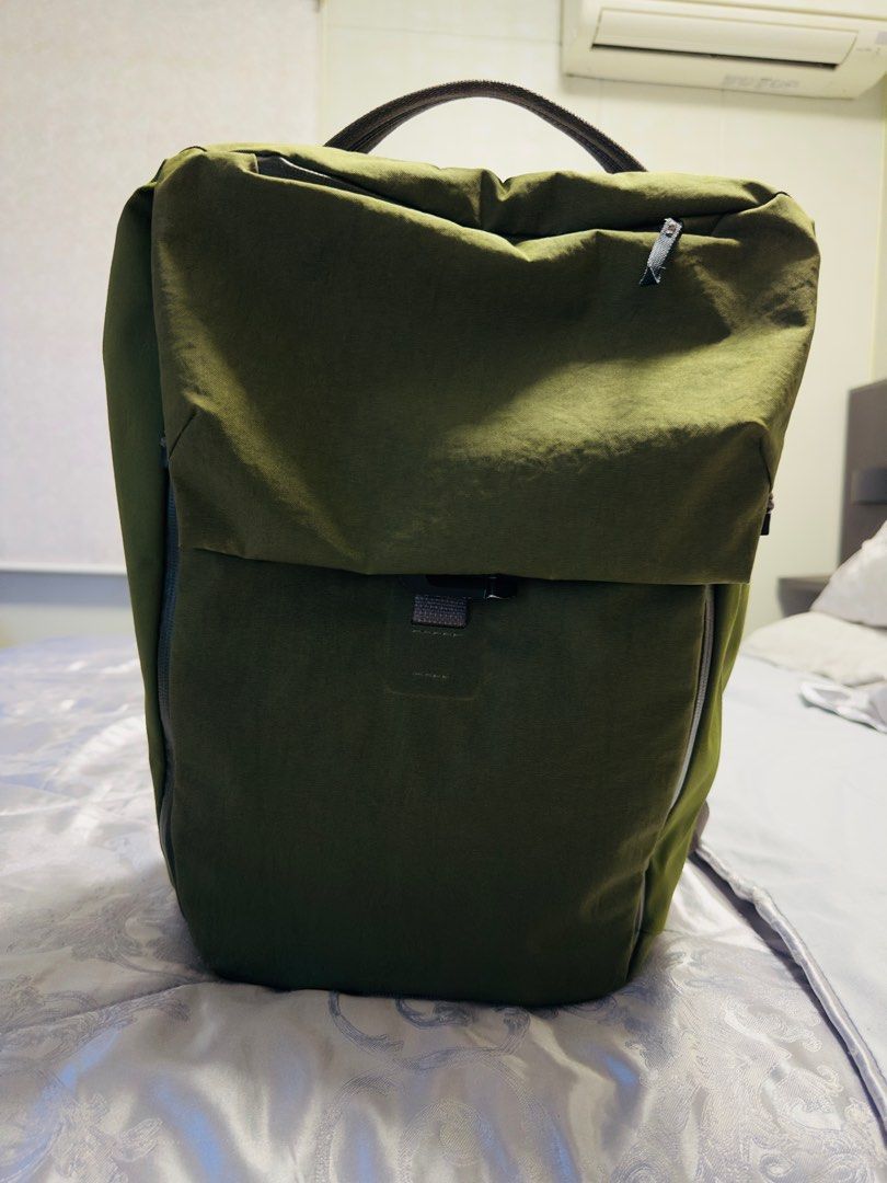 Backpack (Category: Bags & Wallets) located in Singapore. Submitted by rustcell2524 (Listing ID 1364108491, Image 3). Description: .