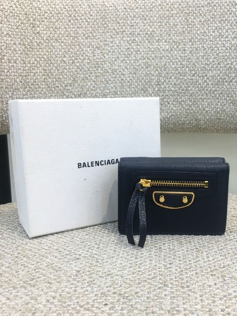BALENCIAGA Tri-Fold Wallet (Pre-owned Authentic) (Category: Luxury Bags & Wallets) located in Santa Rosa. Submitted by brandieshoppe (Listing ID 1364110276, Image 1). Description: ✅ Authentic/Original Preloved ✅ From Japan Auction ✅ Money-back Guaranteed If Proven Fake ✅ In Excellent Condition ✅ Message Us For More Details *Open Also for Layaway Terms #01075.