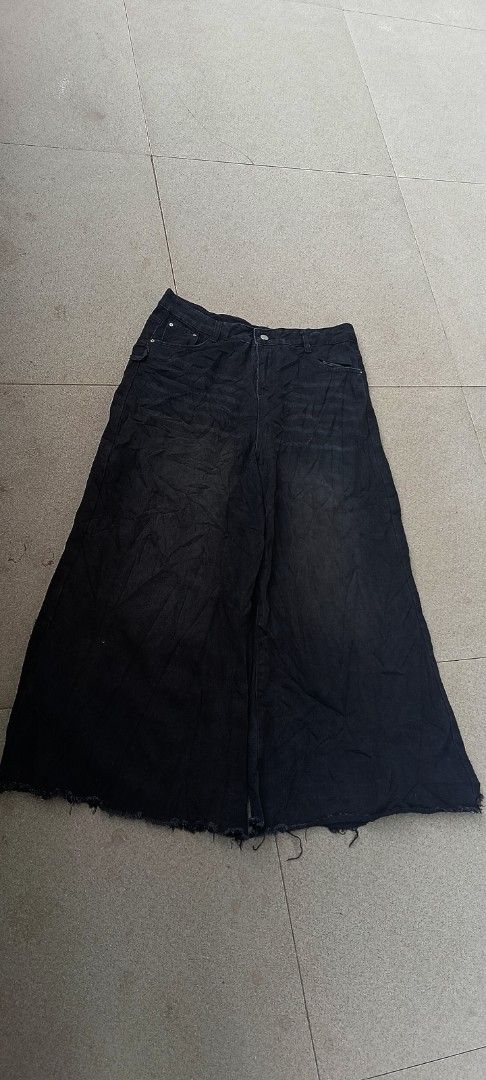 Black wash baggy godzilla (Category: Jeans) located in Manila. Submitted by kentredond76915 (Listing ID 1364147744, Image 1). Description: Black wash Godzilla Baggy pants(semihard) Waist 34 Thigh 15 Legop 18 Length 40.