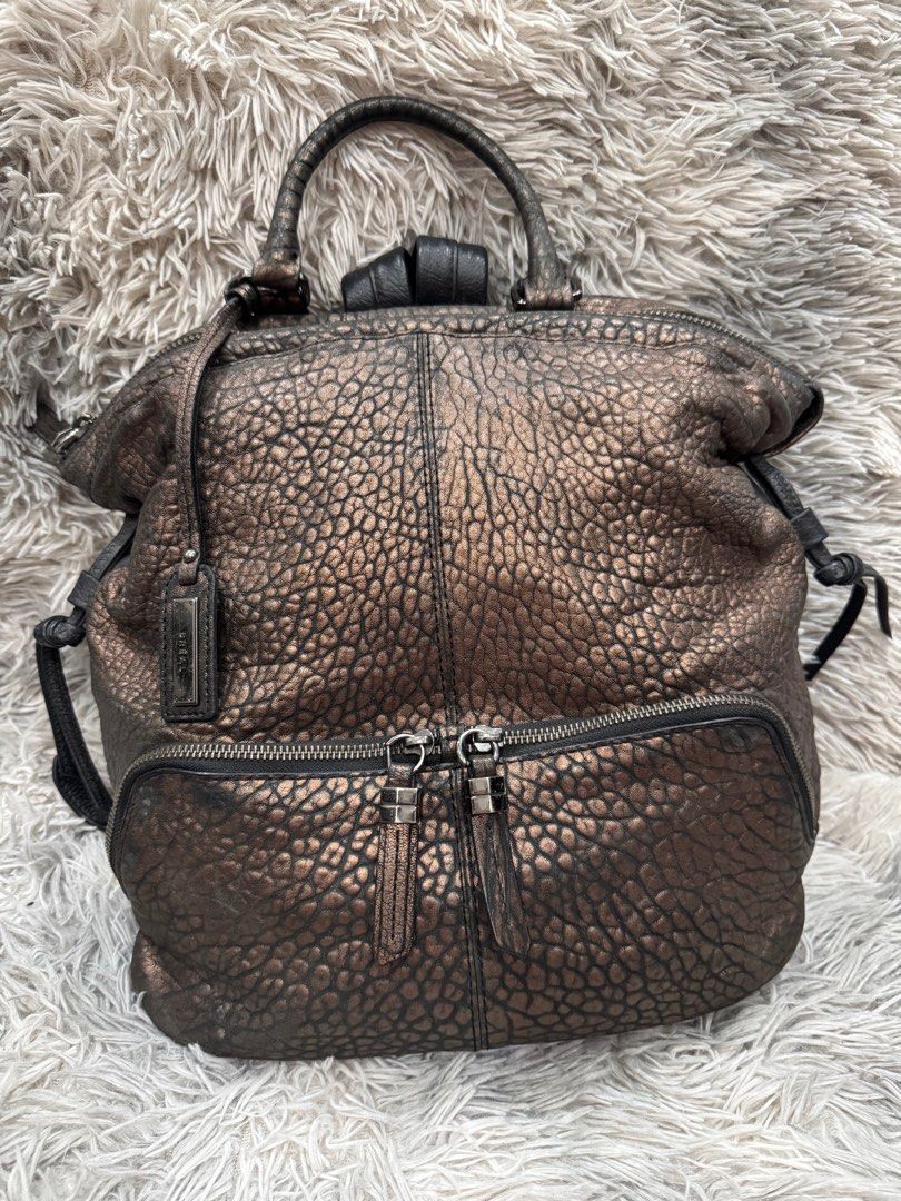 Breal Medium Backpack (Category: Backpacks) located in Rizal. Submitted by rxnbrmdzmcslm (Listing ID 1364098796, Image 1). Description: Location: Rizal, Nueva Ecija Courier: J&T.