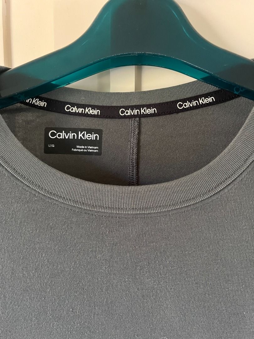 Calvin Klein Dark Teal Shirt (L) (Category: Tshirts & Polo Shirts ) located in Muntinlupa City. Submitted by jpd31 (Listing ID 1364104515, Image 2). Description: FS: Calvin Klein Dark Teal Shirt (L) Dimensions: L (20X27) Price: 1050 + SF (Buyer will shoulder shipping fee) RFS: Decluttering / No longer in use Condition: 10/10 MOP: - GCash or BDO Bank Transfer - Delivery via. Lalamove or Meetup in Muntinlupa, Alabang.
