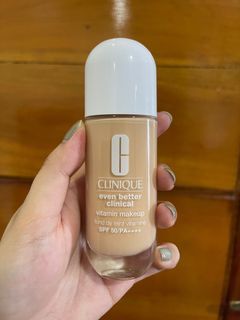 Clinique Even Better Clinical™ Vitamin Makeup SPF 50 30ml | Lightweight, 12-hour hydration (Cream Beige)