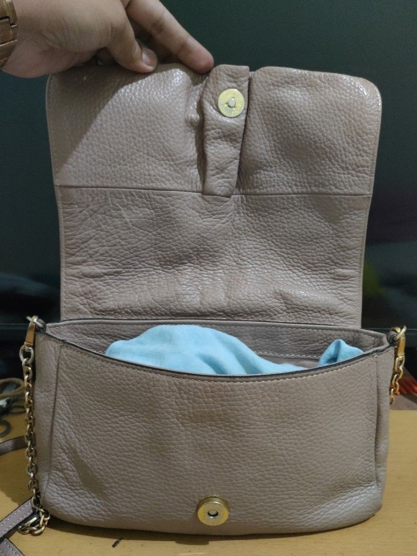 Conccinelle (Category: Luxury Bags & Wallets) located in Sindangan. Submitted by branden_line (Listing ID 1364158361, Image 3). Description: conccinelle leather color: nude gold hardware.