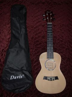 Davis Concert Ukelele (with bag)