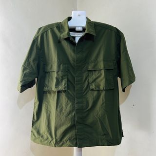 GU Japan Military Green Cropped Medium Men's Polo Shirt | Trendy Streetwear Style | Korean-Inspired Fashion | Casual & Chic | Soft & Comfy Fit | Stylish Everyday Top | Perfect for Layering or Solo Wear | Women's Fashion Staple