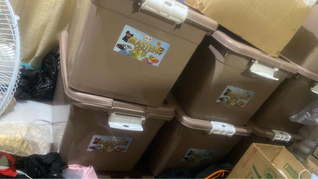 High quality Plastic box storage (Category: Storage Boxes & Baskets) located in Manila. Submitted by rasta.knit (Listing ID 1364062215, Image 3). Description: 102 liters plastic box Mocha color Hard plastic/ makapal/matibay MAY GULONG LOCATION: QC Mahal ito sa mall.