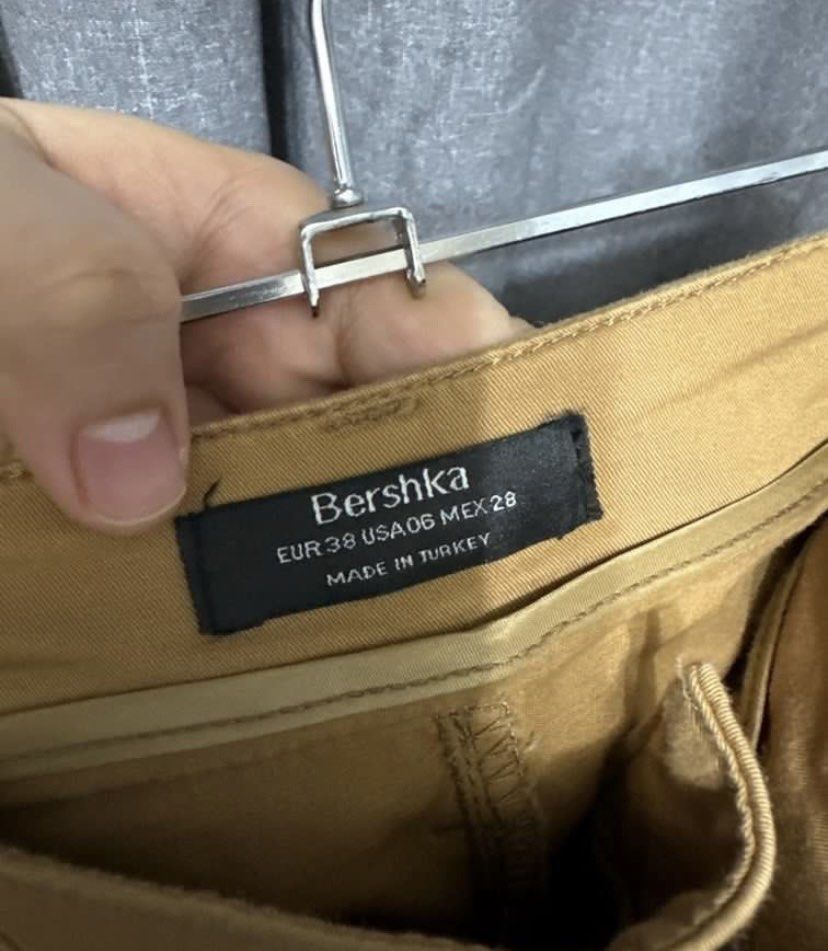 H&M Bershka mom jeans (Category: Other Bottoms) located in Tarlac. Submitted by browna9 (Listing ID 1364070849, Image 3). Description: Bundle of 2 Moms jeans H&M soft denim Bershka chinos Almost new! Hindi ko nasuot.
