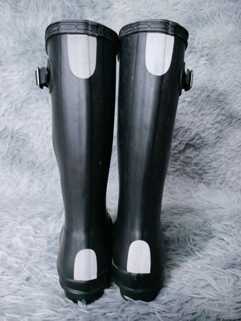 Hunter Original Black Kids Rain boots (Category: Boots) located in Rosales. Submitted by simplebyx.ph (Listing ID 1364205283, Image 3). Description: Hunter Original Black Kids Rain boots __________________ Size: EU 34 on tag Issue: None (Colors may vary due to lighting) 9.5/10 | Condition Hand wash & Clean☑ Price: 3950 "See all Slides n Check the Beautiful Piece" ALL ITEMS ARE FREESHIPPING NATIONWIDE‼️ TAKE YOURS NOW‼️.