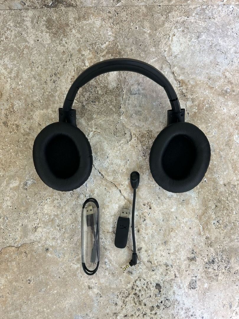 HyperX Cloud Flight Wireless (Category: Headphones & Headsets) located in Shah Alam. Submitted by swipe.store (Listing ID 1364070921, Image 2). Description: HyperX Cloud Flight Wireless #Condition - 9/10 RM225 Stock - 1 #Condition - 8.5/10 RM150 Stock - 2 Feel free to PM if interested Meet up Setia Alam or Pickup at Jinjang Kepong.