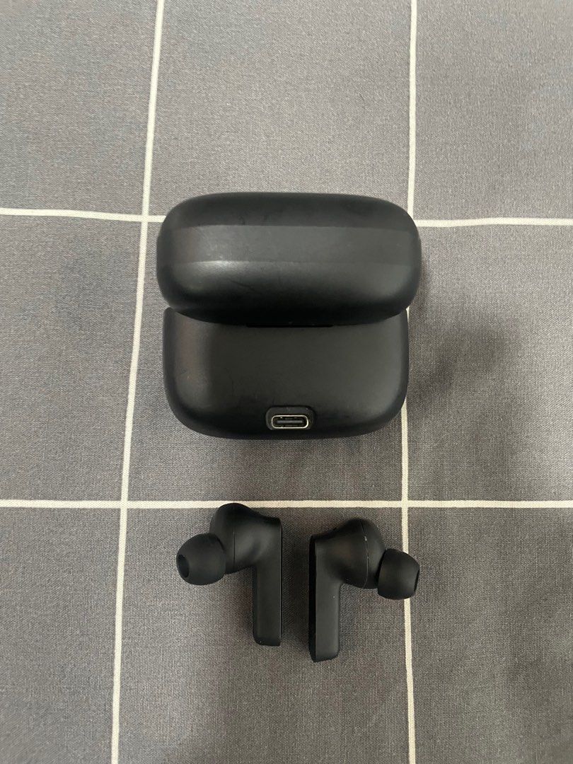 JBL Tune 230 (Category: Earphones) located in Singapore. Submitted by vik_ran (Listing ID 1364095789, Image 2). Description: Has noice cancellation, same audio quality as airpods selling as bought new JBL headphones.