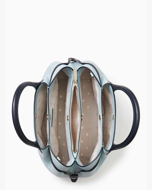 Kate Spade Dumpling Large Satchel (Category: Luxury Bags & Wallets) located in Mandaluyong City. Submitted by lovenewseason (Listing ID 1364185528, Image 3). Description: Authentic!!! Measurements 12.8” W x 9.6” H x 6.4” D Handle Drop: 5.125” Features Strap Drop: 22” Metal Pinmount Logo Closure Type: magnetic snap closure with middle zip compartment Dust Bag Included: No interior: back zip pocket exterior: front and back slip pockets Materials pe