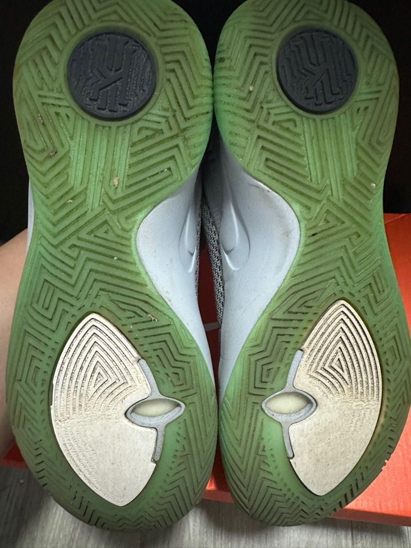 kyrie flytrap 2 (Category: Sneakers) located in Singapore. Submitted by buymyshoesthanks (Listing ID 1364138420, Image 3). Description: .