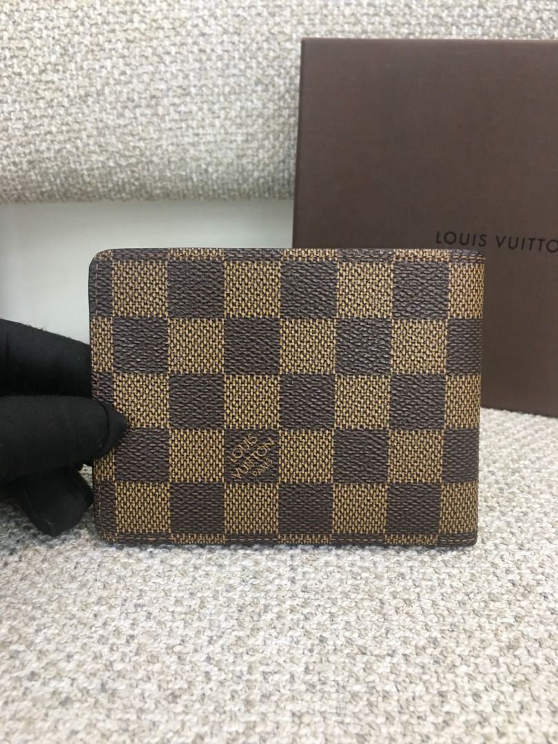 LOUIS VUITTON Damier Men's Wallet (Pre-owned Authentic) (Category: Luxury Bags & Wallets) located in Santa Rosa. Submitted by brandieshoppe (Listing ID 1364119397, Image 2). Description: ✅ Authentic/Original Preloved ✅ From Japan Auction ✅ Moneyback Guaranteed If Proven Fake ✅ In Excellent Condition ✅ Message Us For More Details *Open Also for Layaway Terms #00219.