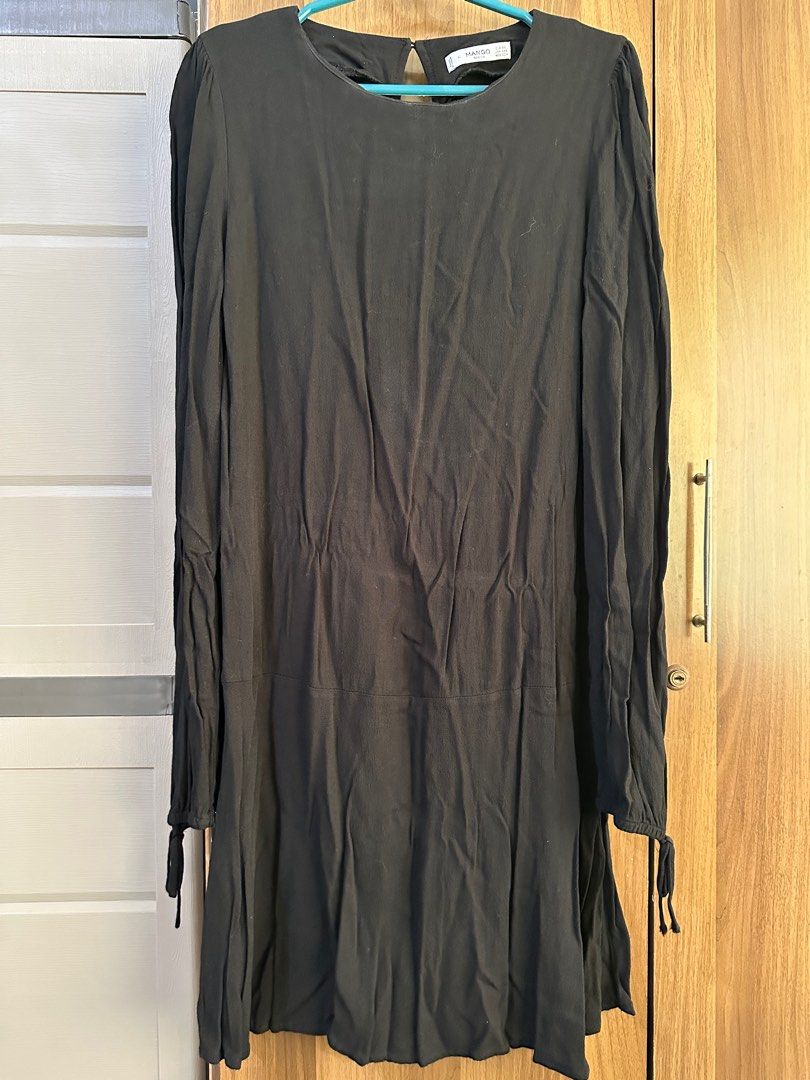 Mango Black Dress (Category: Dresses) located in Manila. Submitted by jpclassics (Listing ID 1364081803, Image 1). Description: Mango Black Long Sleeve Dress In great condition Color: Black Size: XS but can fit up to small Can pass as a casual, office or semi formal attire RFS: Does not fit me anymore.