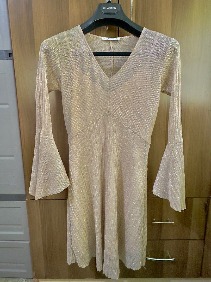 Mango Gold Dress (Category: Dresses) located in Manila. Submitted by jpclassics (Listing ID 1364074841, Image 2). Description: Mango Suit Gold Dress Formal Wear Very Stunning One of my Faves Hard to let go but does not fit me anymore Color: Gold Size: XS but fits up to small In very good condition Worn only once .