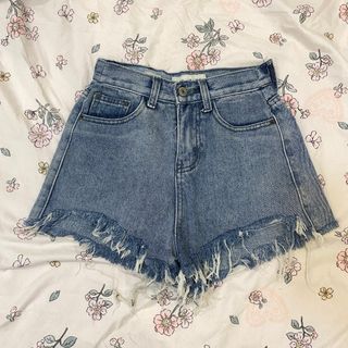 (Category: ) located in . Submitted by erlyyyx (Listing ID 1364181029, Image 1). Description: .