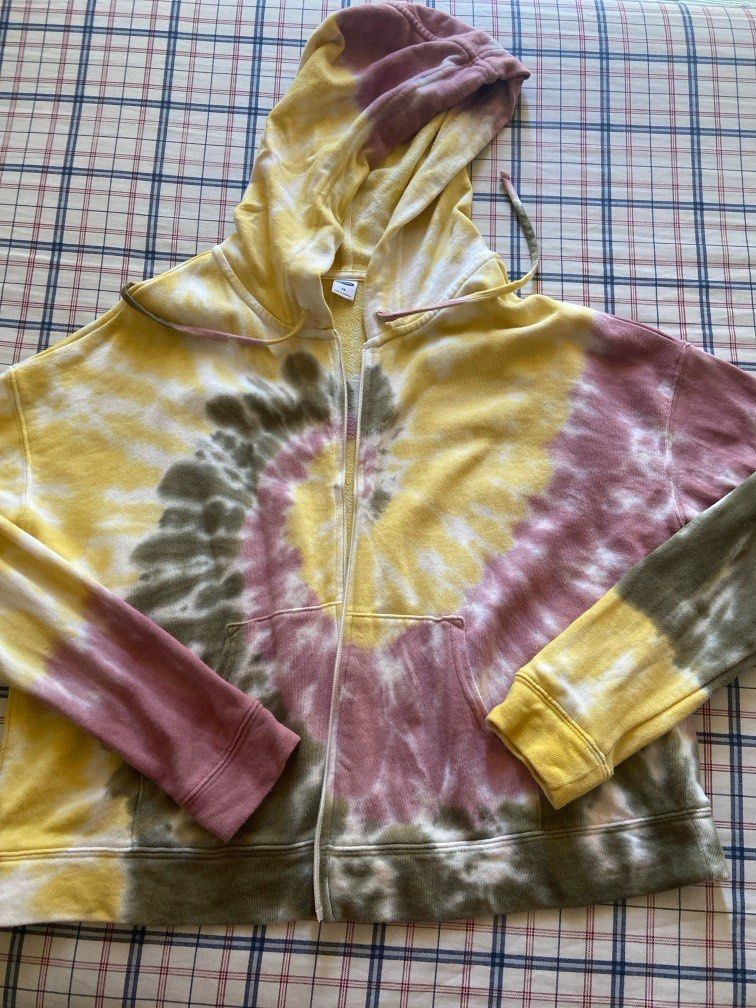 Old Navy Hoodies (bundle of two) (Category: Coats, Jackets and Outerwear) located in Quezon City. Submitted by aaakids (Listing ID 1364065085, Image 3). Description: Tie dye Hoodies from OlD NAVY Bought from the store in US Authentic 💯 Size XS and S For bundle only.
