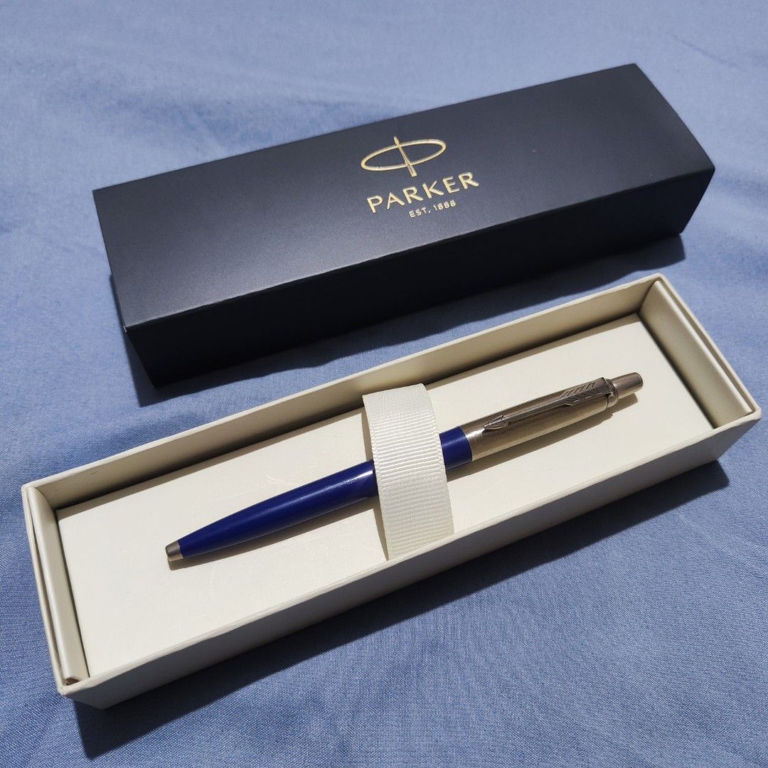 Parker ballpoint pens (1 piece left) (Category: Stationery & School Supplies) located in Mandaluyong City. Submitted by thriftythirty (Listing ID 1364197787, Image 2). Description: Parker ballpoint pen Black ink Gift box included One piece left.