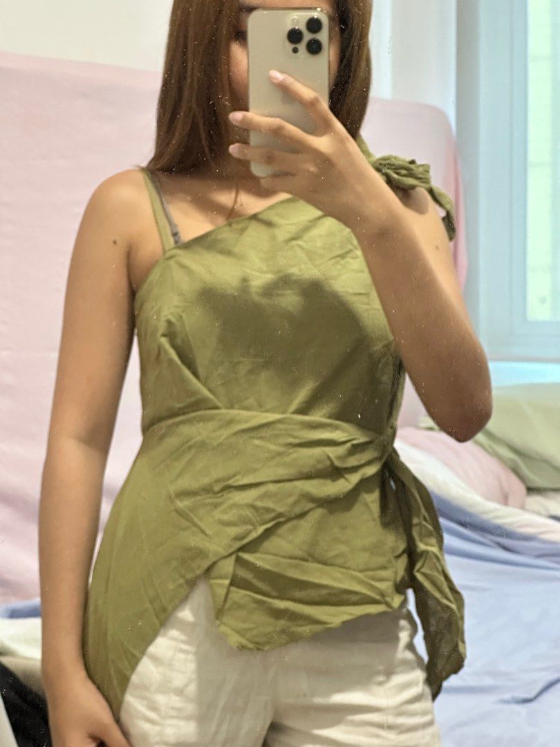 Plains and prints sleevelees (Category: Sleeveless) located in Quezon City. Submitted by bahsu (Listing ID 1363640482, Image 1). Description: Just needs to be ironed. But super cute! I also have white version.