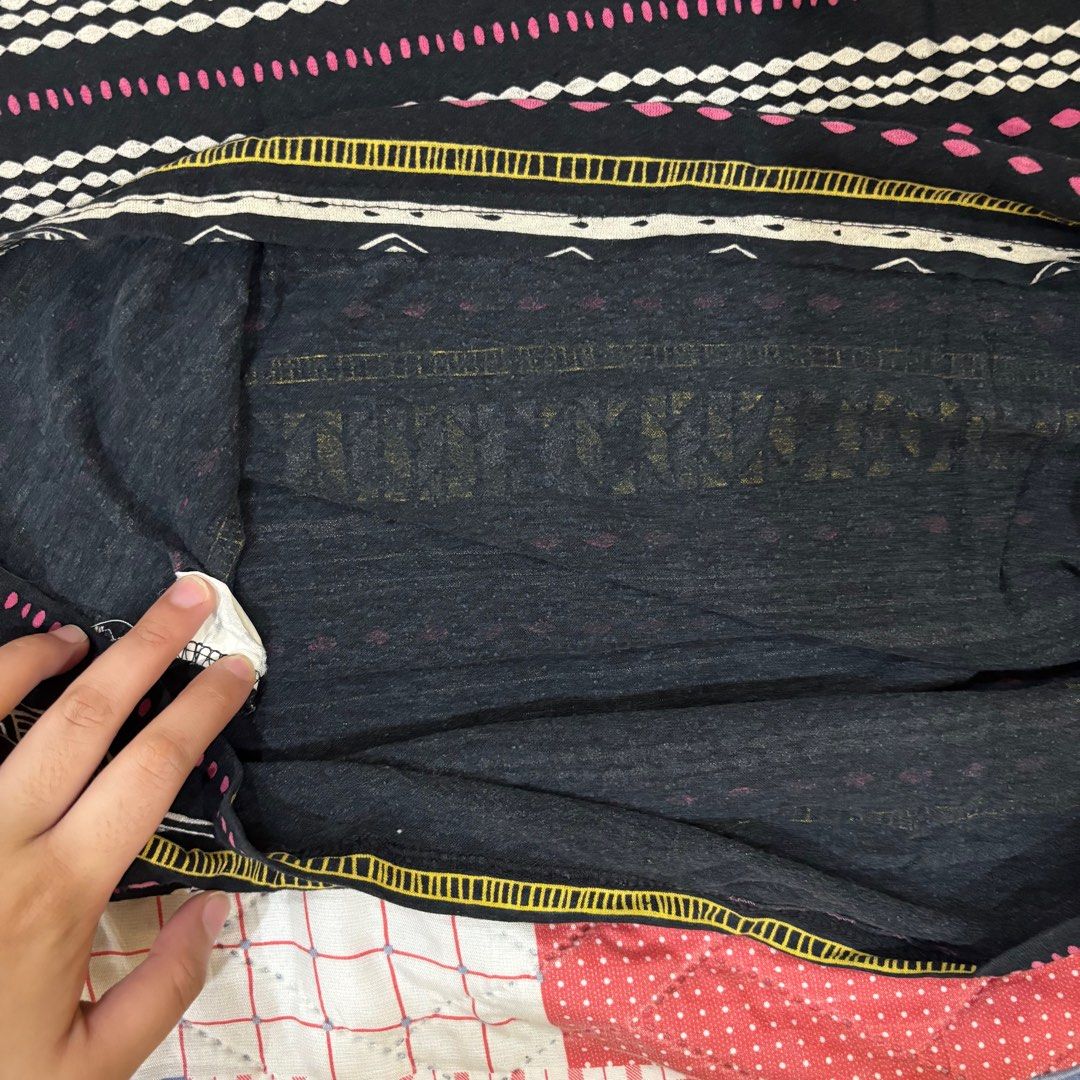 [Pull & Bear] Shirt for Women in Size Medium (Category: Shirts) located in Manila. Submitted by arqchie (Listing ID 1364195318, Image 3). Description: RFS: Decluttering If you have any questions regarding the product, feel free to message me..