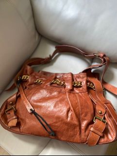 （分類：）位於 。 由 beepoopadoop 提交（商品編號 1364115742，圖片 1）。簡介： 。