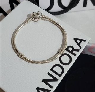 🎀Sale! Pandora moments heart clasp snakechain bracelet