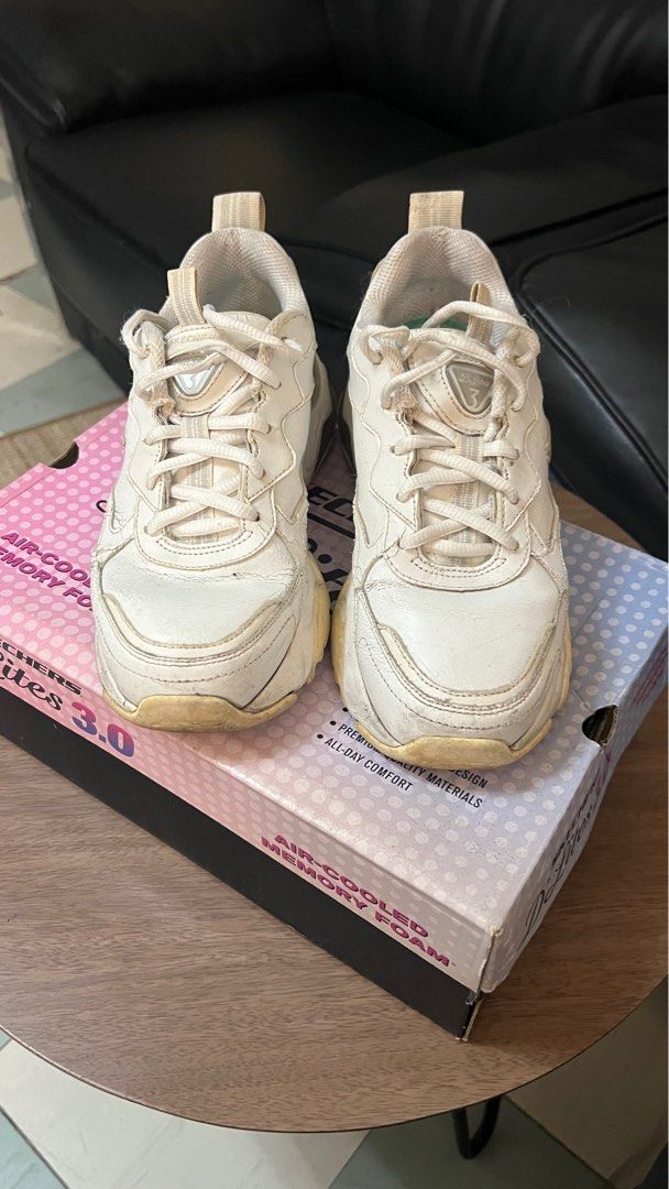 Skechers White Sneakers (Category: Sneakers) located in Quezon City. Submitted by annyocor (Listing ID 1364076988, Image 2). Description: Manage expectation Can send more pics.