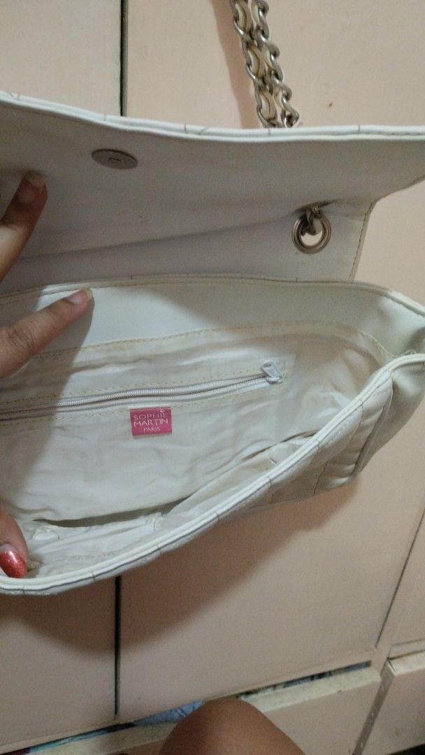 Sophie Martin White Sling Bag (Category: Shoulder Bags) located in Quezon City. Submitted by jeaniekeeps (Listing ID 1364199816, Image 3). Description: Original Sophie Martin for 380 pesos!.