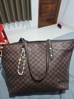 (Kategori: ) berada di . Dikirim oleh goodthrift.dps (ID iklan 1364156532, Gambar 1). Deskripsi: .